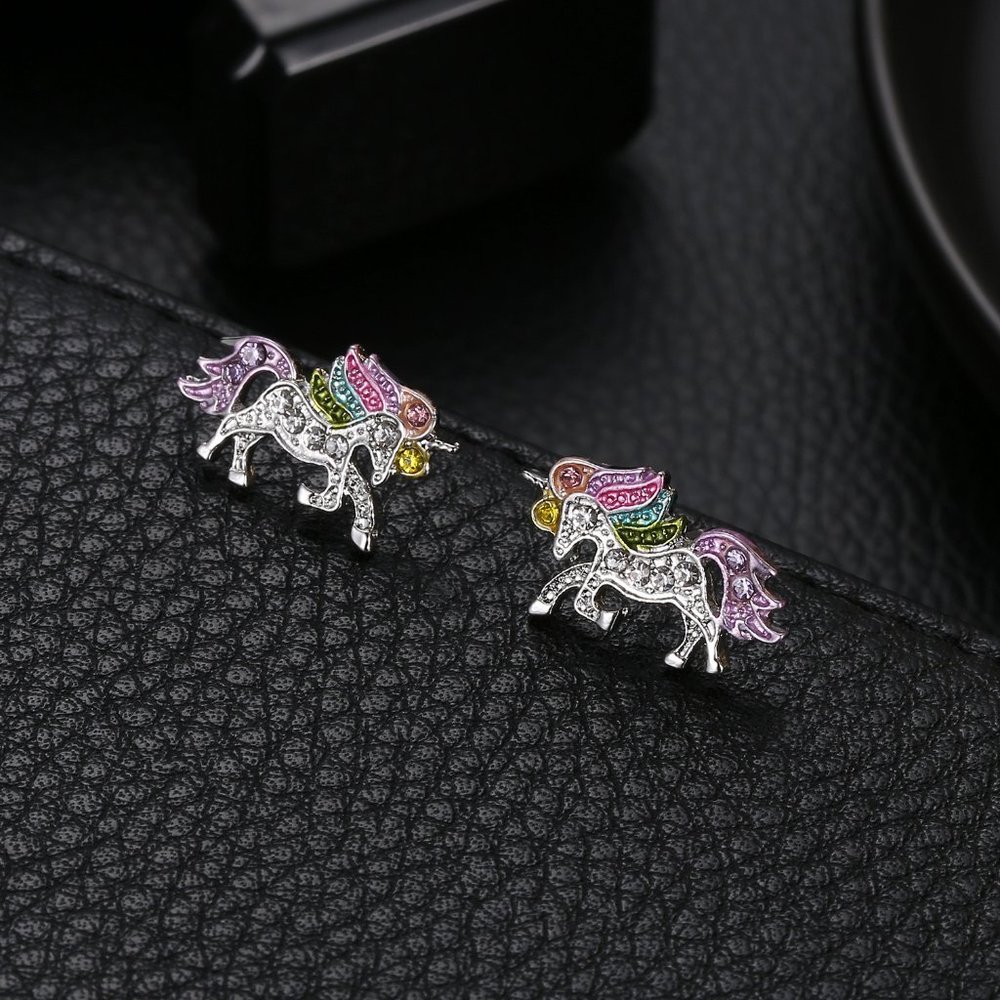 🌟HP🌟Lovely 18KGP Unicorn Earrings - Picture 3 of 6